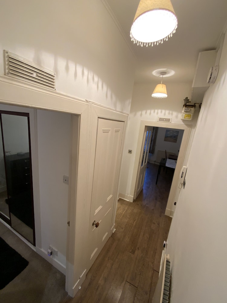 Apartment - Sleeps2 - City Centre - Parking - Yard