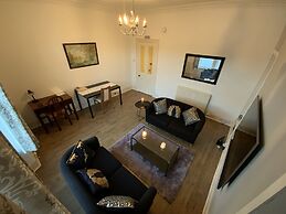 Apartment - Sleeps2 - City Centre - Parking - Yard