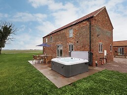Acacia Barn