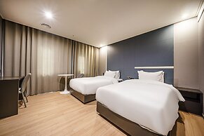 ACT Hotel