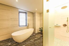 ACT Hotel