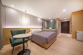 ACT Hotel