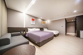 ACT Hotel