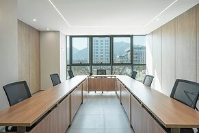 ACT Hotel