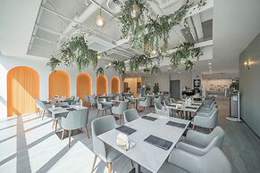 ACT Hotel