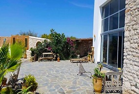 Splendid Villa With sea View