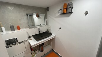 Cozy Furnished Basement Apartment