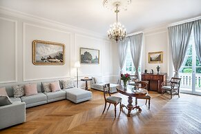 Manowce Palace