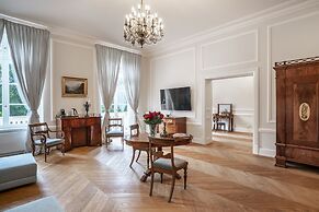 Manowce Palace