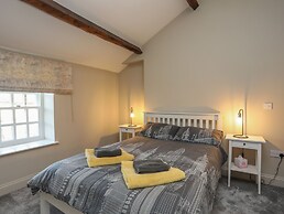 2 Ivy House
