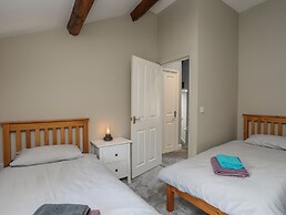 2 Ivy House