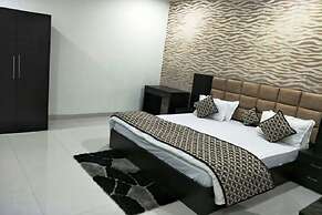 Hotel Mandakini Lush