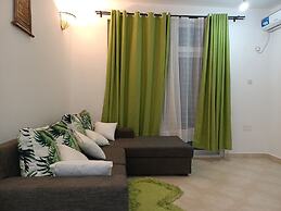 1-bedroom Apartment With Pool View, Beach Experien