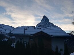 Haus Bärgbach by Zermatt Premium Apartments
