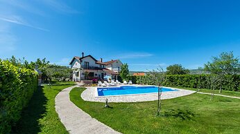 Frida Luxury Beachfront Villa