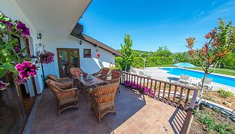 Frida Luxury Beachfront Villa