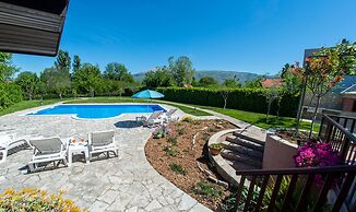 Frida Luxury Beachfront Villa