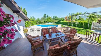 Frida Luxury Beachfront Villa