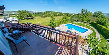Frida Luxury Beachfront Villa