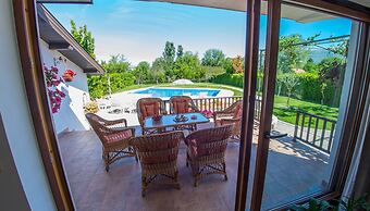 Frida Luxury Beachfront Villa