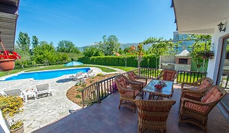 Frida Luxury Beachfront Villa