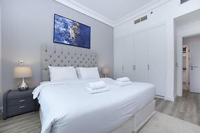2BR on Palm Jumeirah With Beach and Complimentary Golf