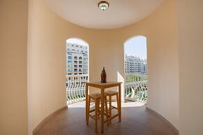 2BR on Palm Jumeirah With Beach and Complimentary Golf