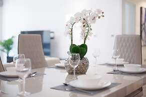2BR on Palm Jumeirah With Beach and Complimentary Golf
