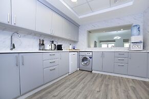 2BR on Palm Jumeirah With Beach and Complimentary Golf
