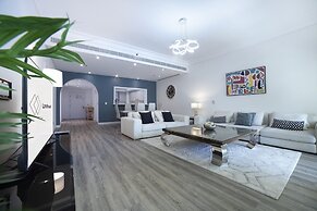2BR on Palm Jumeirah With Beach and Complimentary Golf