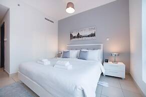 Upgraded Apartment w Stunning Burj Khalifa View