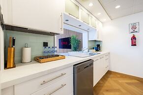 Upgraded Apartment w Stunning Burj Khalifa View