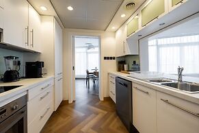 Upgraded Apartment w Stunning Burj Khalifa View
