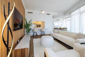 Upgraded Apartment w Stunning Burj Khalifa View