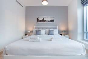 Upgraded Apartment w Stunning Burj Khalifa View
