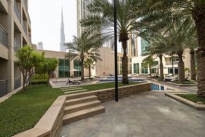 Upgraded Apartment w Stunning Burj Khalifa View