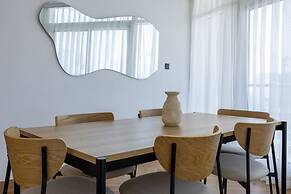 Upgraded Apartment w Stunning Burj Khalifa View