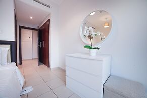 Upgraded Apartment w Stunning Burj Khalifa View