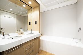 Upgraded Apartment w Stunning Burj Khalifa View