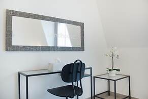 Luxe Studio Near Discovery Gardens Metro Station