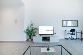 Luxe Studio Near Discovery Gardens Metro Station