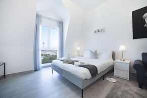 Luxe Studio Near Discovery Gardens Metro Station