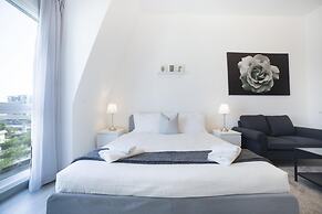 Luxe Studio Near Discovery Gardens Metro Station