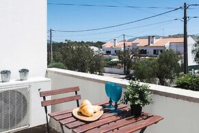 Sesimbra Stylish Villa by Homing