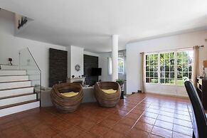 Sesimbra Stylish Villa by Homing