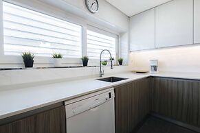 Sesimbra Stylish Villa by Homing