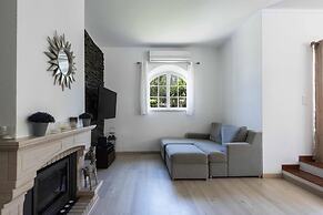 Sesimbra Stylish Villa by Homing