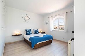 Sesimbra Stylish Villa by Homing