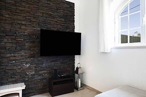 Sesimbra Stylish Villa by Homing