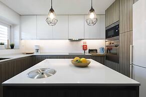 Sesimbra Stylish Villa by Homing